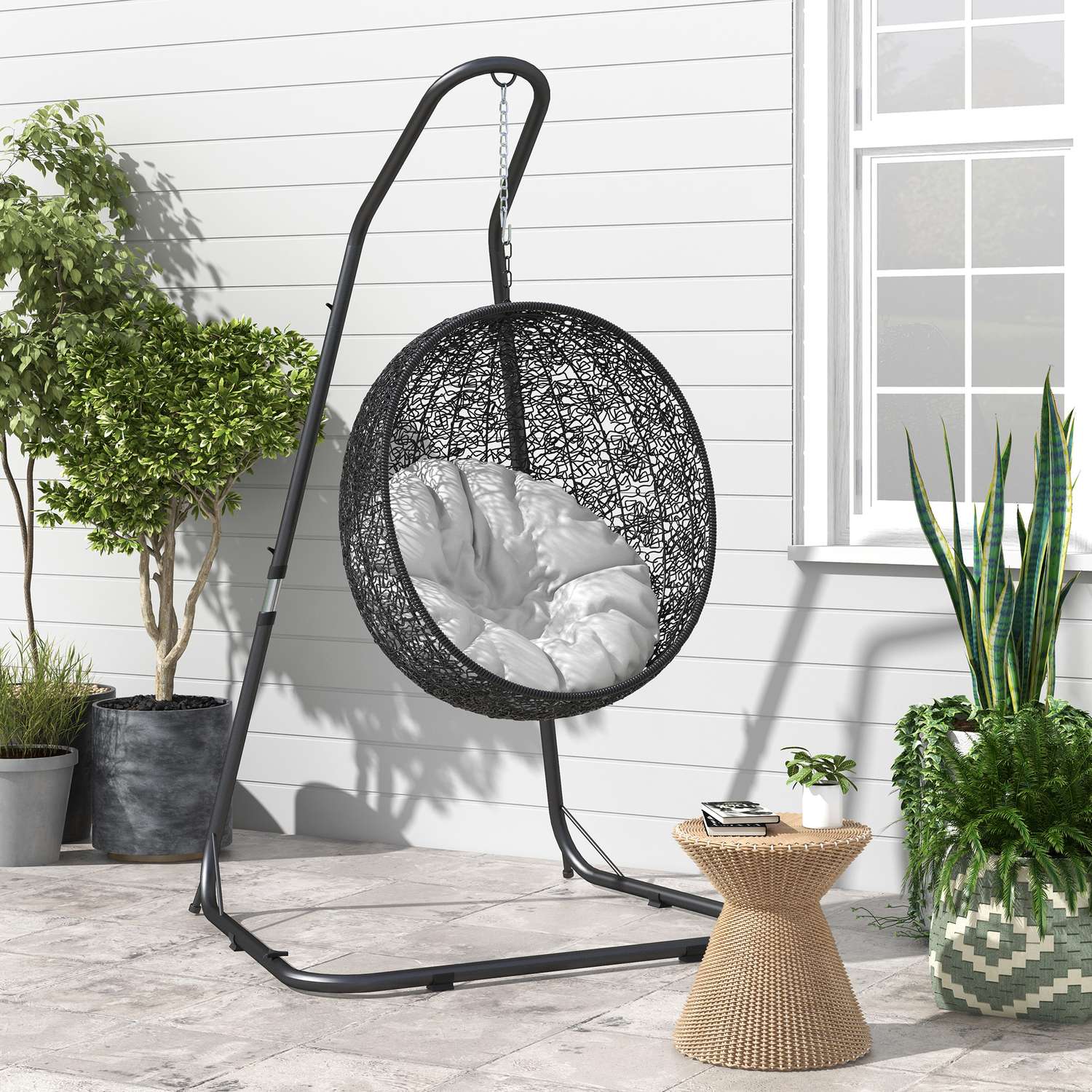 Höjdjusterbar hängstol i metall, svart