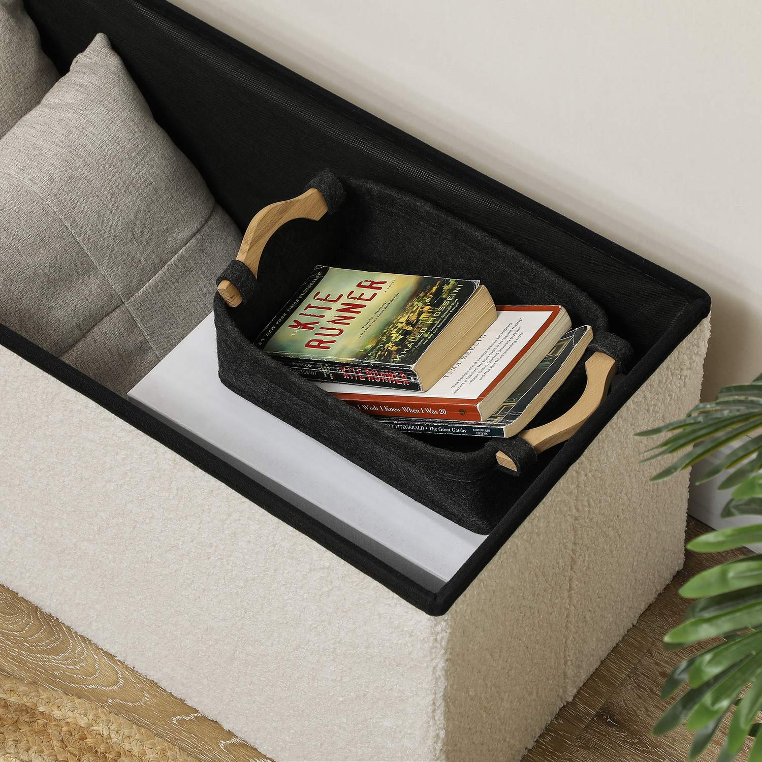 Hopfällbar förvaringsbänk i sammetslook – kräm, 76x38x38 cm