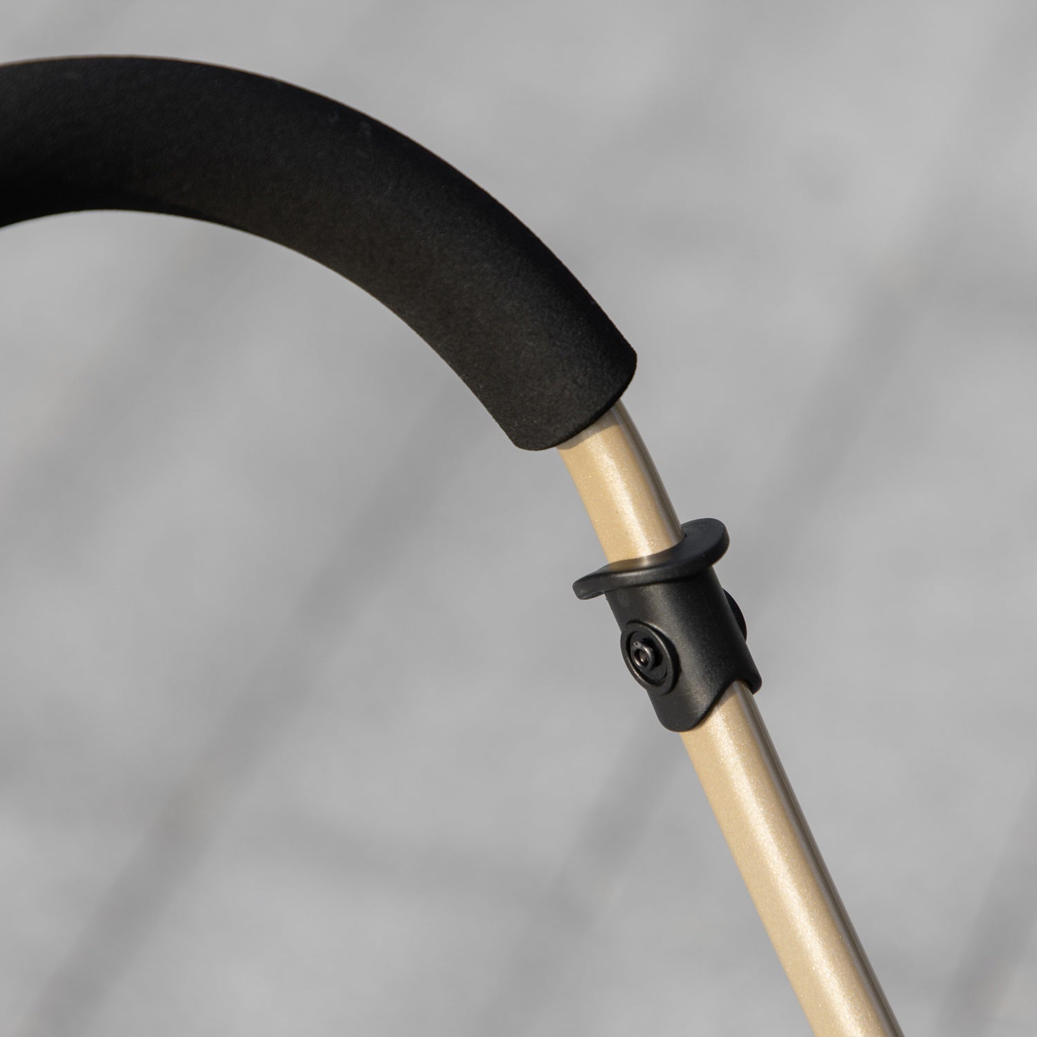 Hopfällbar hundvagn och bärsele med kudde, nätfönster