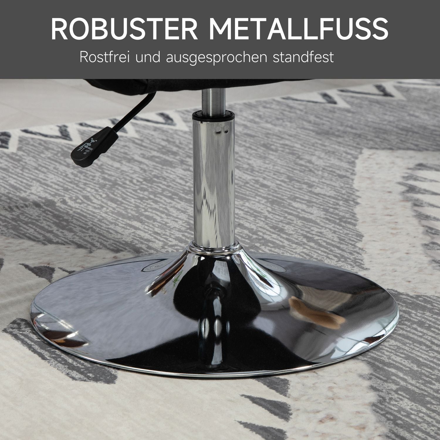 Justerbar svart loungestol – metallram, armstöd, kudde