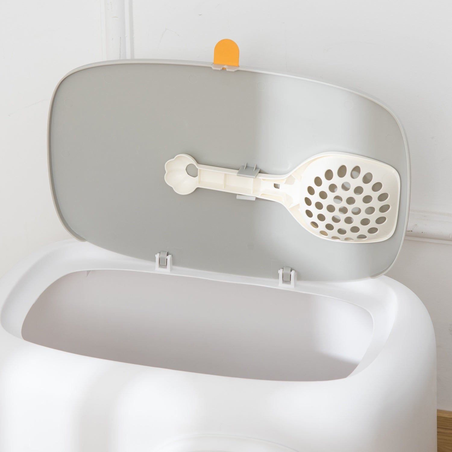 Kattskräp med huva med nätbas, plast, vit