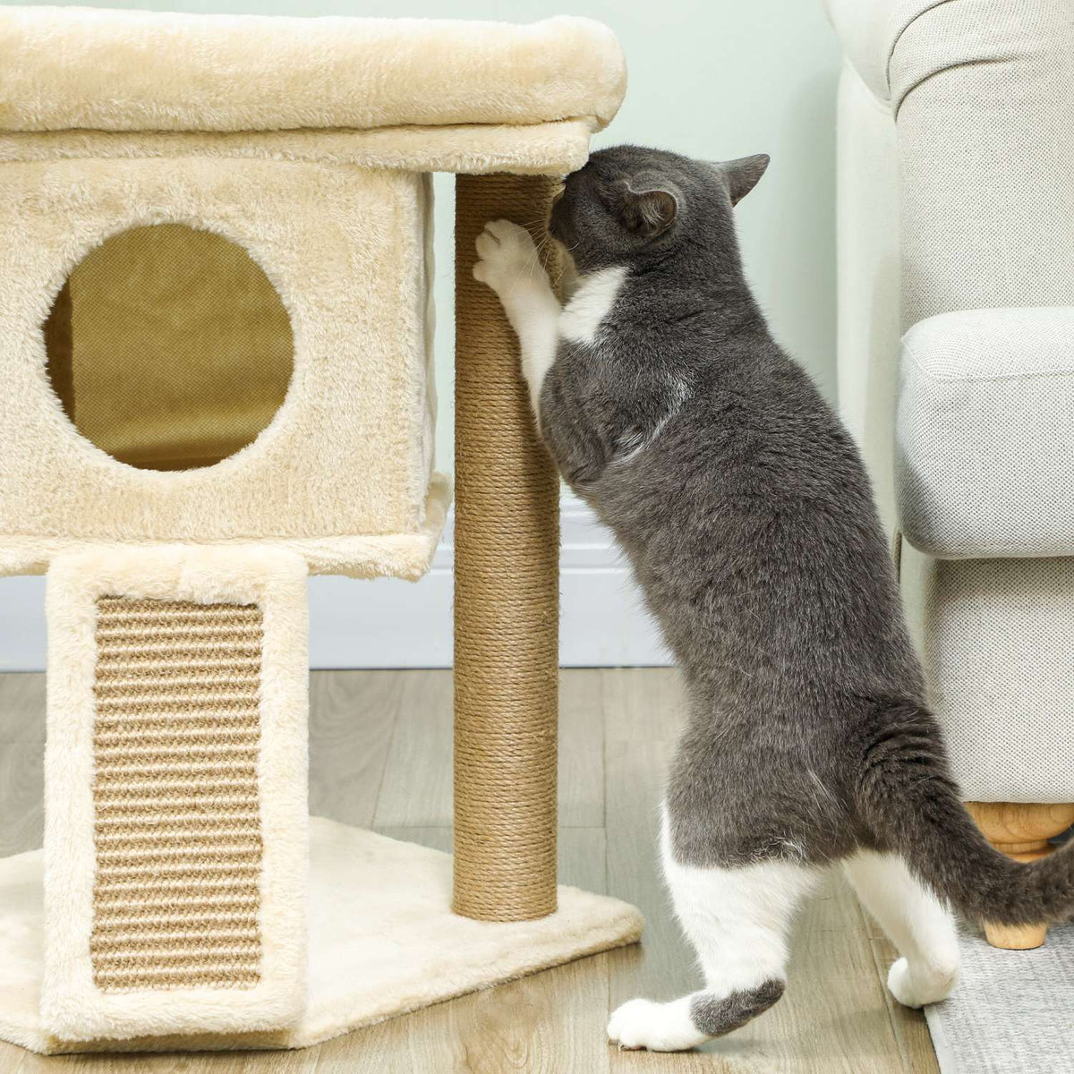 Kattenboom met krabmat van jute, bedje, speelgoedbal, beige