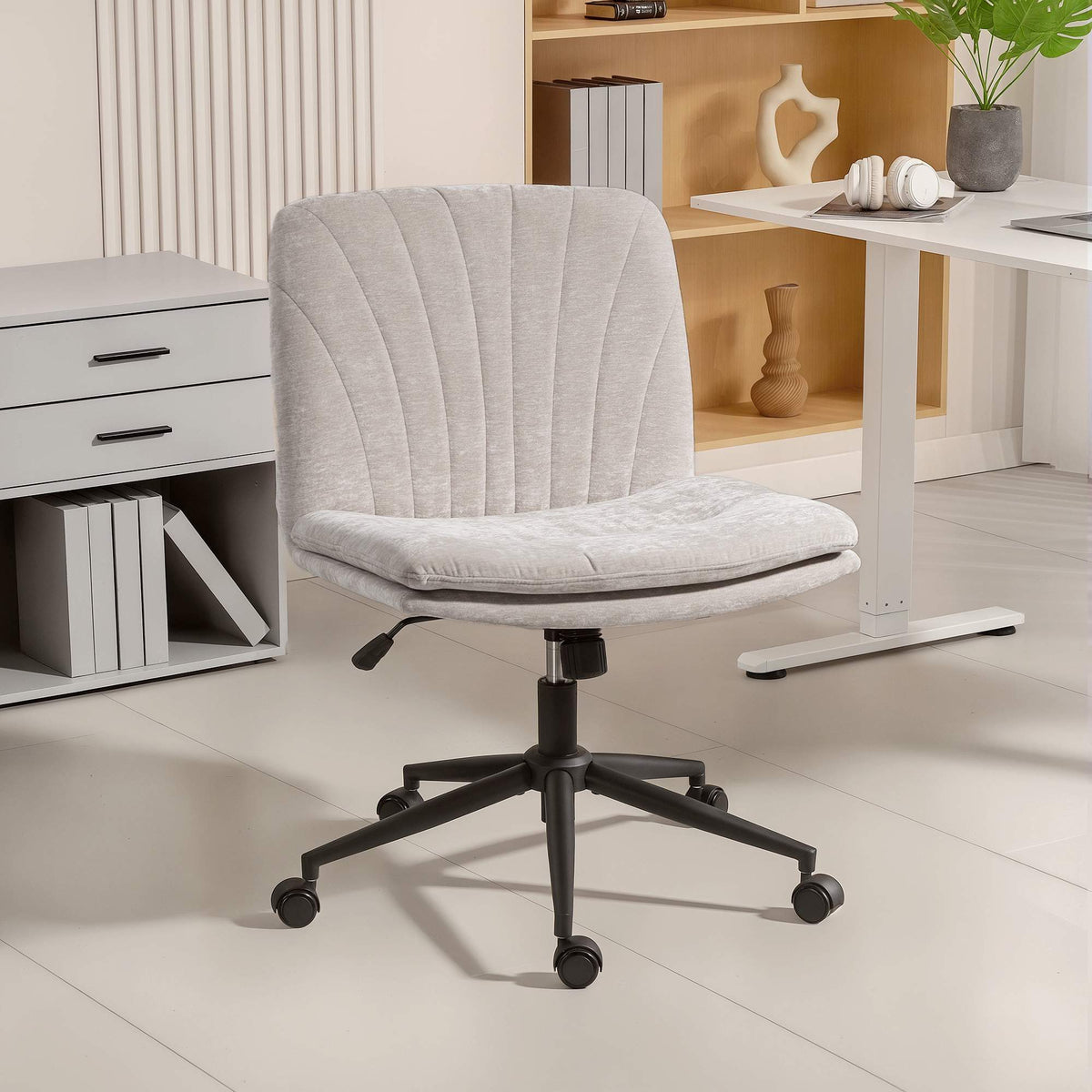Kontorsstol, armstödslös med korslagda ben, höjdjusterbar, beige