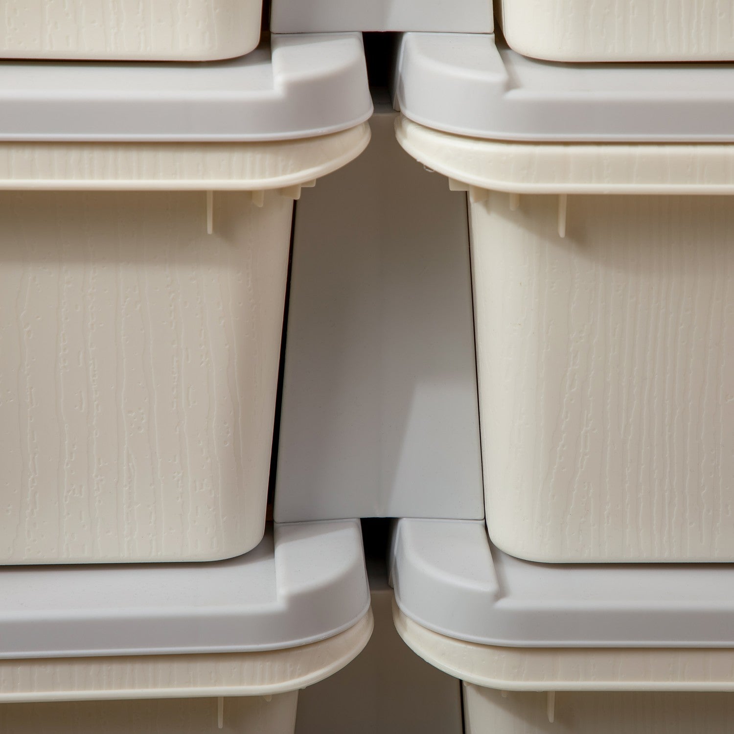 Lådskåp i kräm för barn med förvaring i 6 nivåer