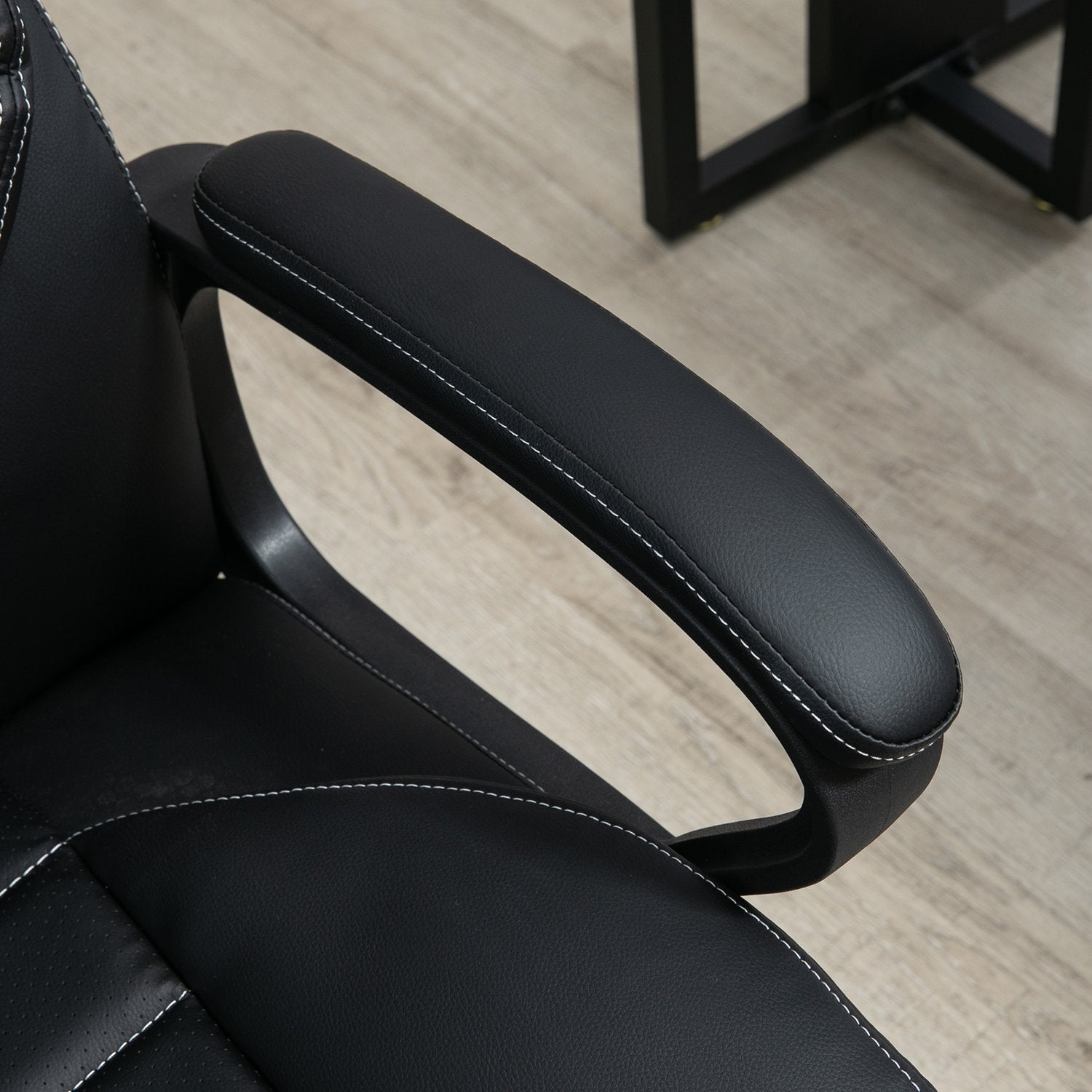 Ergonomisk spelstol med justerbar höjd och 6 vibrationspunkter