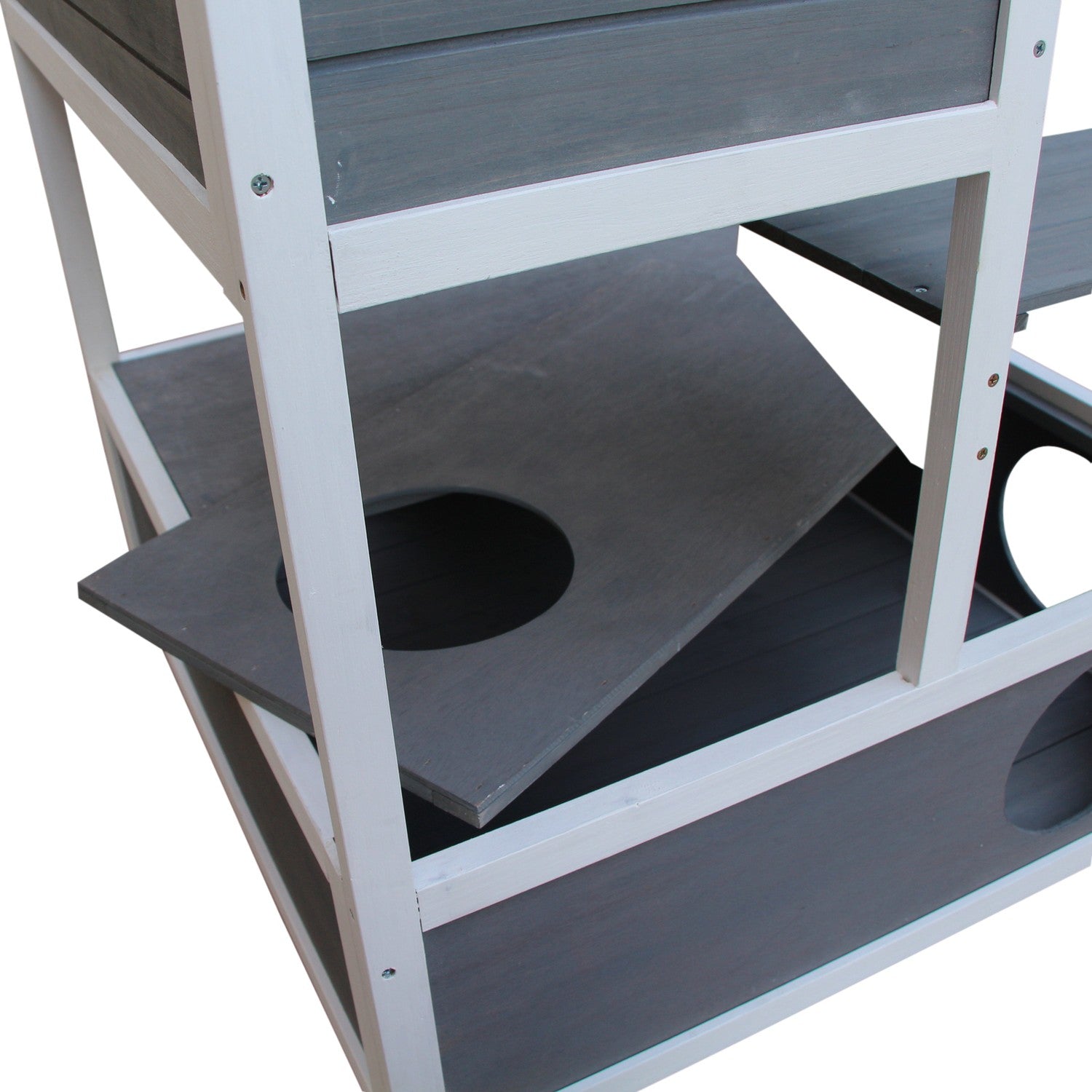 Massivt trä katthus med balkong och trappor, grå
