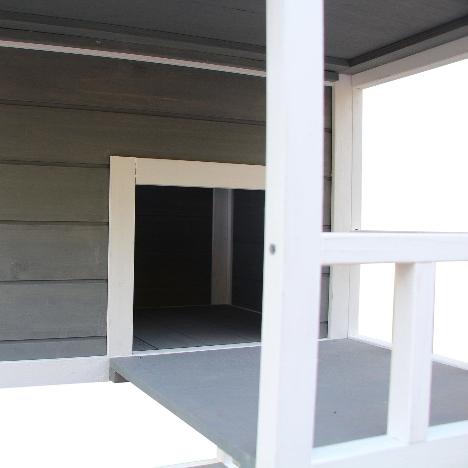 Massivt trä katthus med balkong och trappor, grå