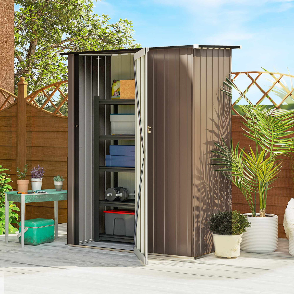 Metallskjul med sluttande tak, låsbar dörr, brun