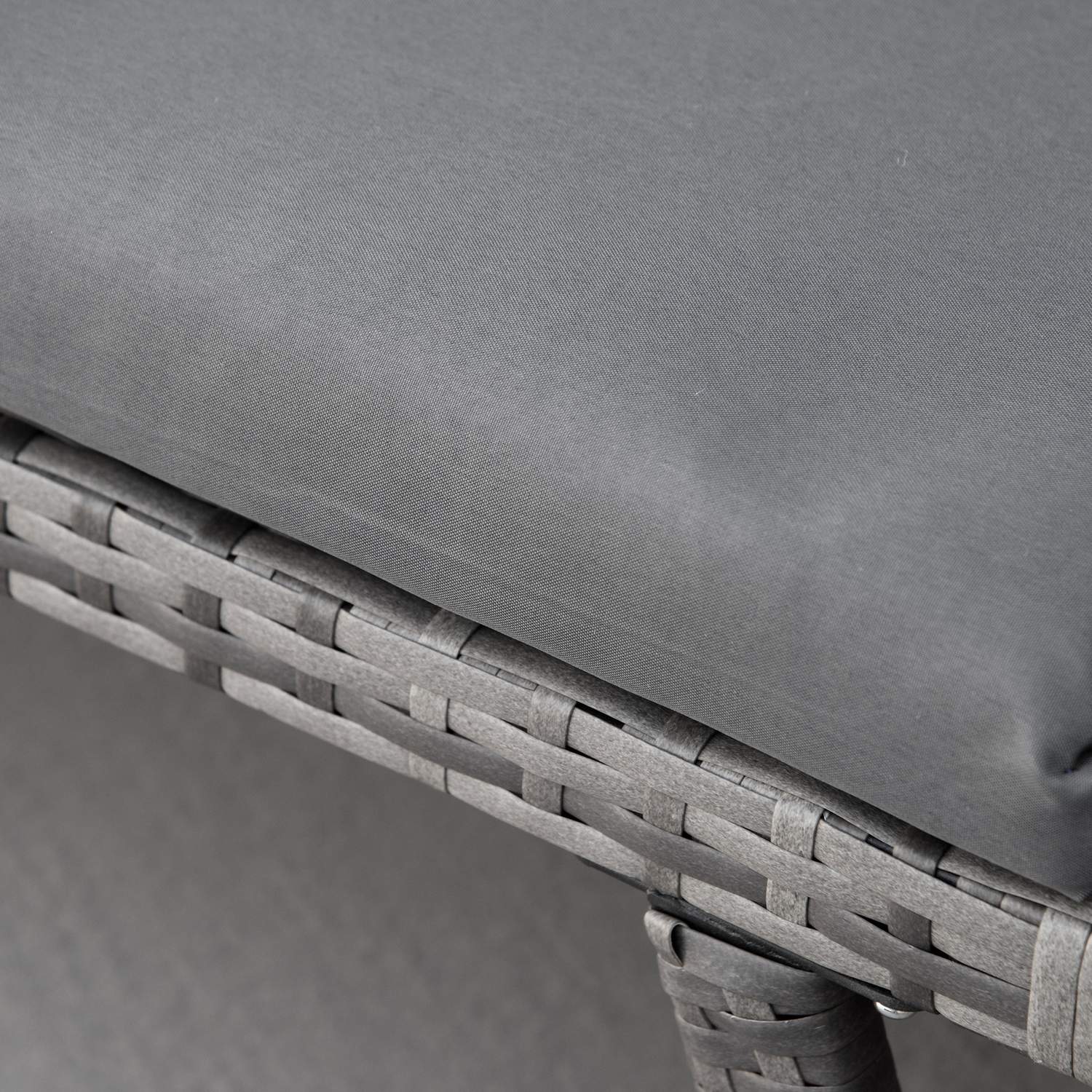 Polyrottangrå 2-sits trädgårdssoffa med hopfällbara armar