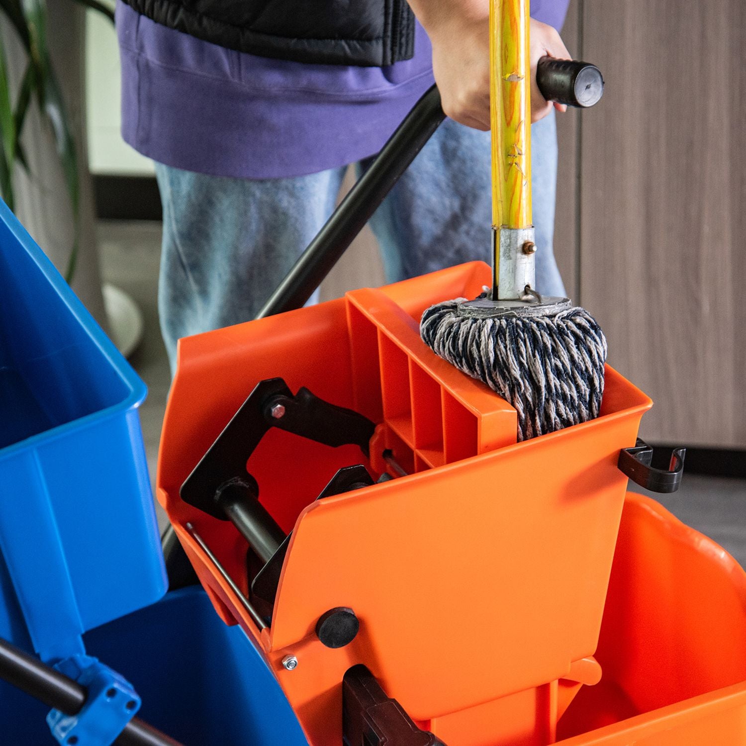 Professionell rengöringsvagn med käftpress och dubbla skopor