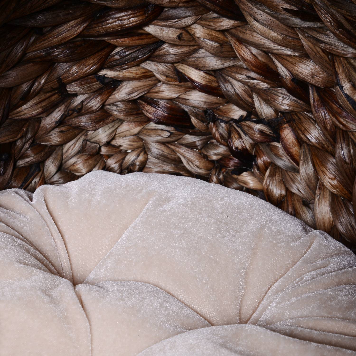 Rattan Cat Cave Bed, mörkbrun, vattenhyacint, med kudde