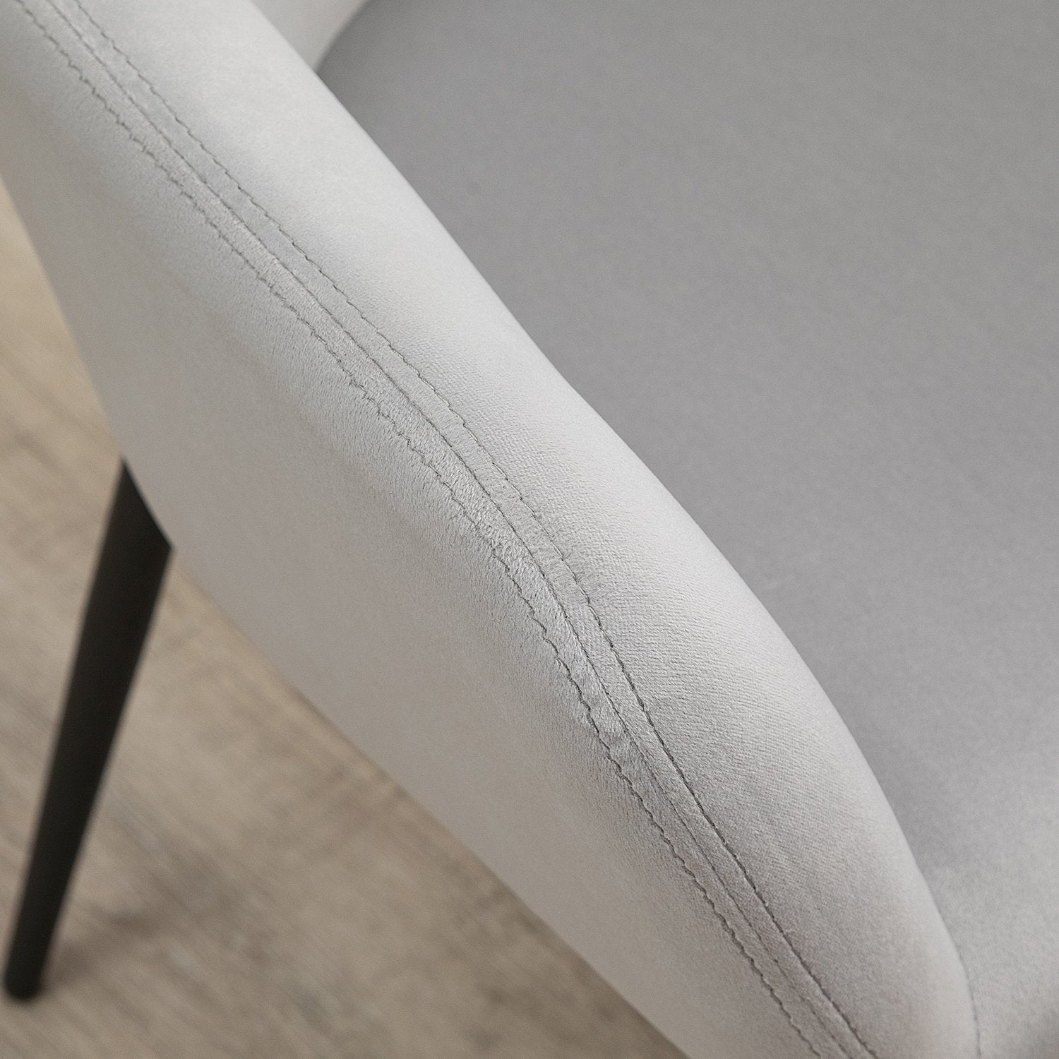 Sammetsklädda matstolar, set om 2, ljusgrå