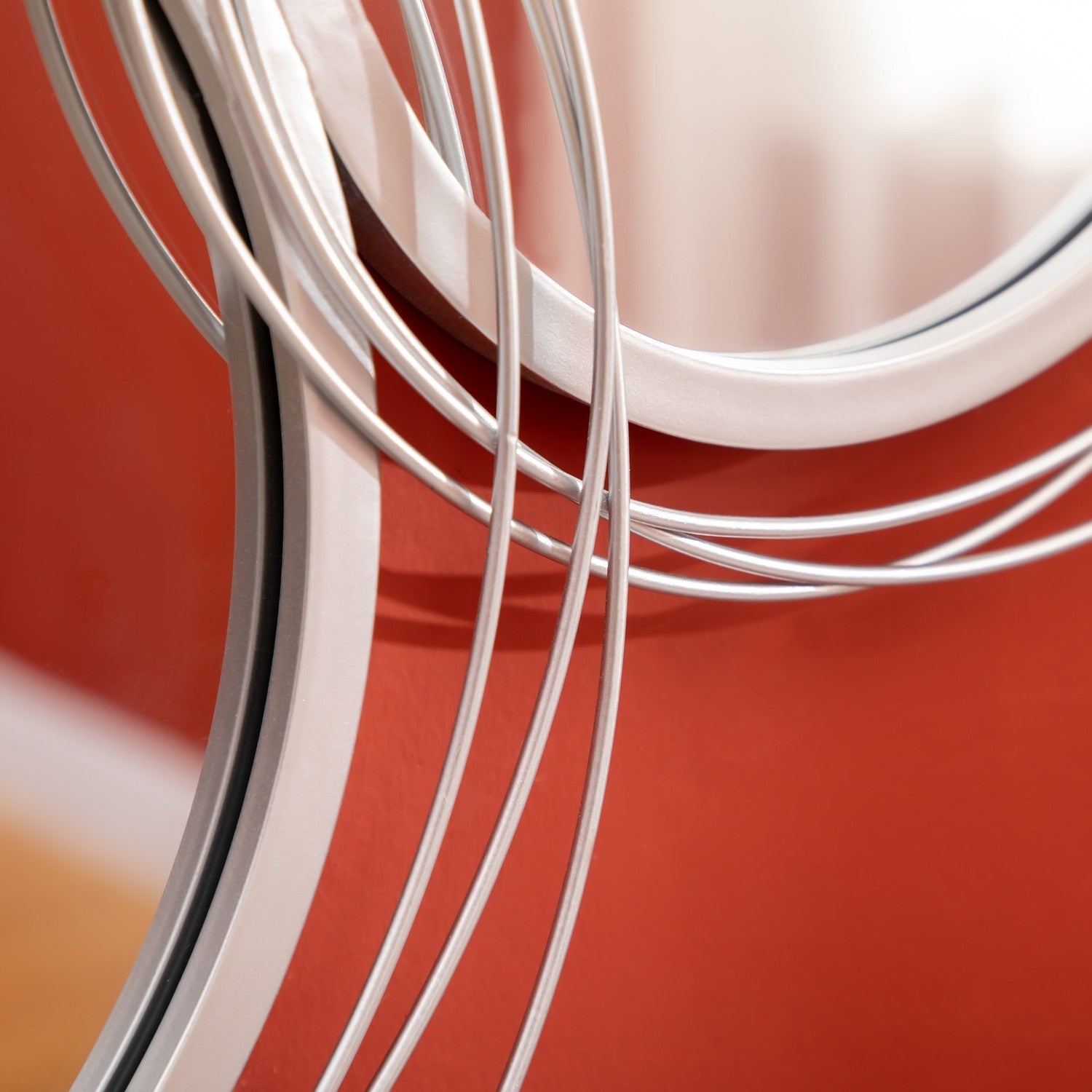 Set med 4 runda silverväggspeglar – Vardagsrumsinredning