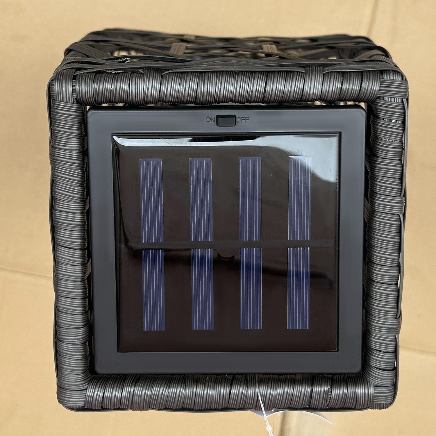 Solar LED trädgårdslampa med rotting & ljussensor, grå