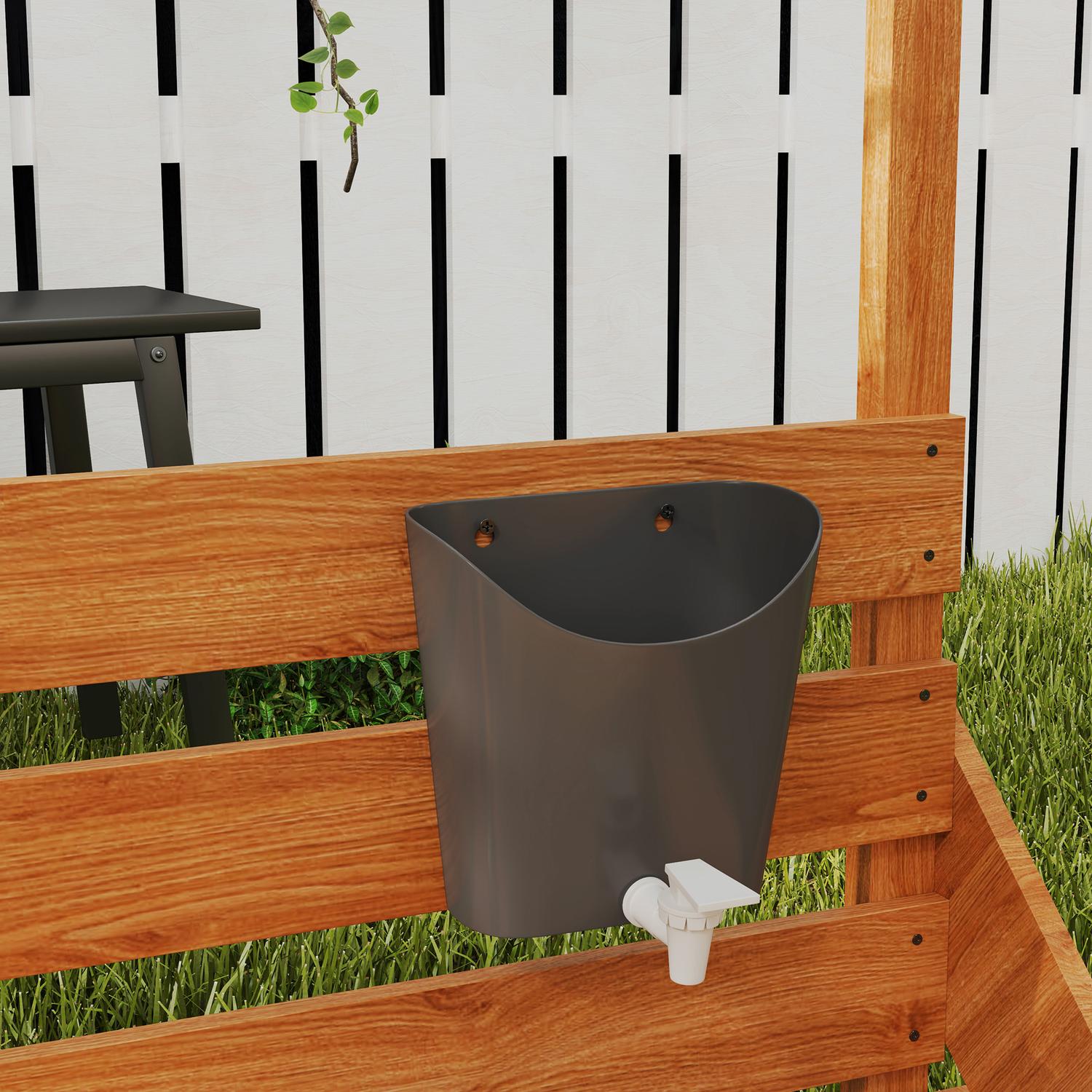 Stor sandlåda i trä med lock och lekkök