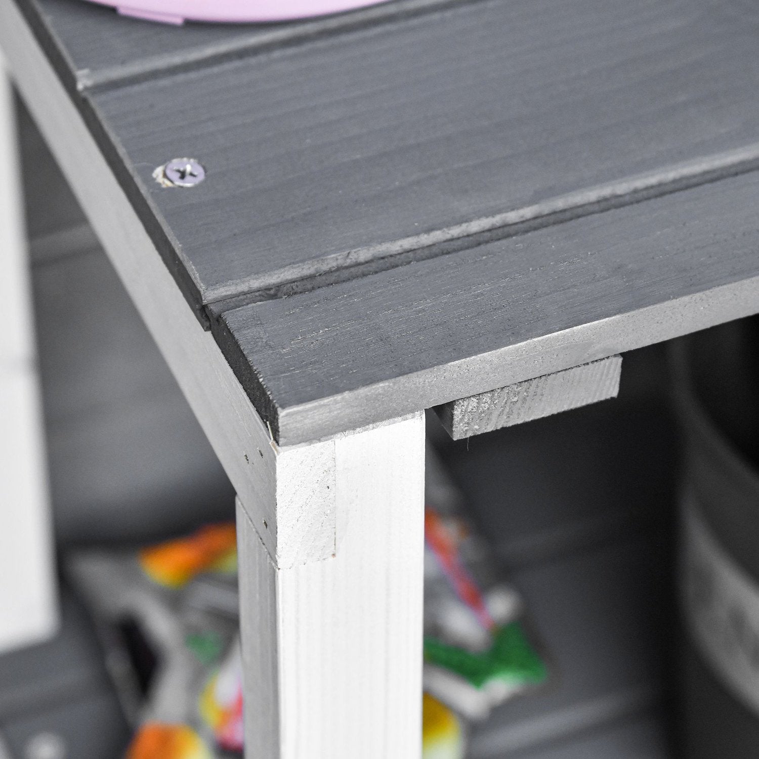 Trädgårdsredskapsbod, gran, asfalttak, 2 dörrar, grått och vitt