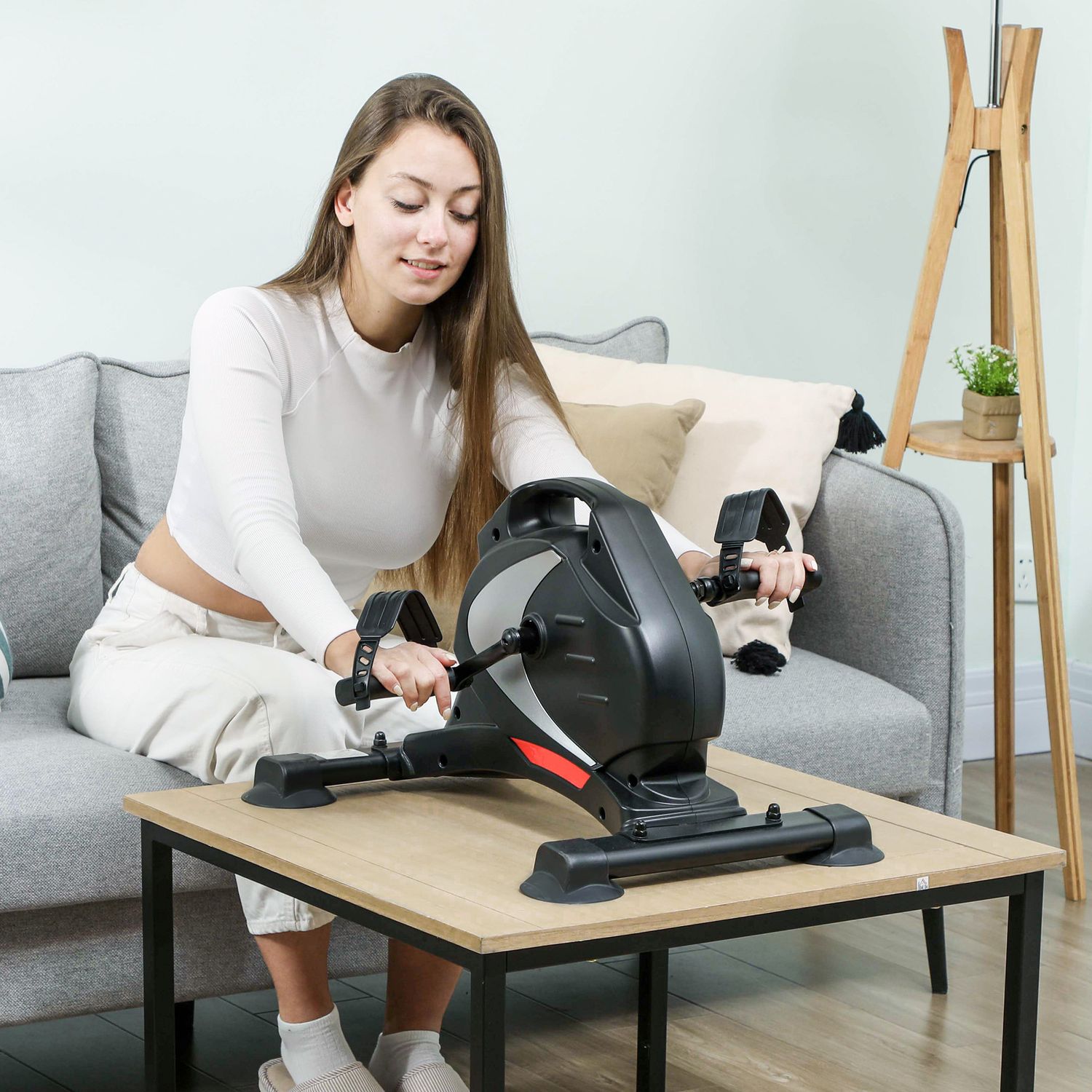 Tyst pedaltränare med 8-nivås magnetiskt motstånd