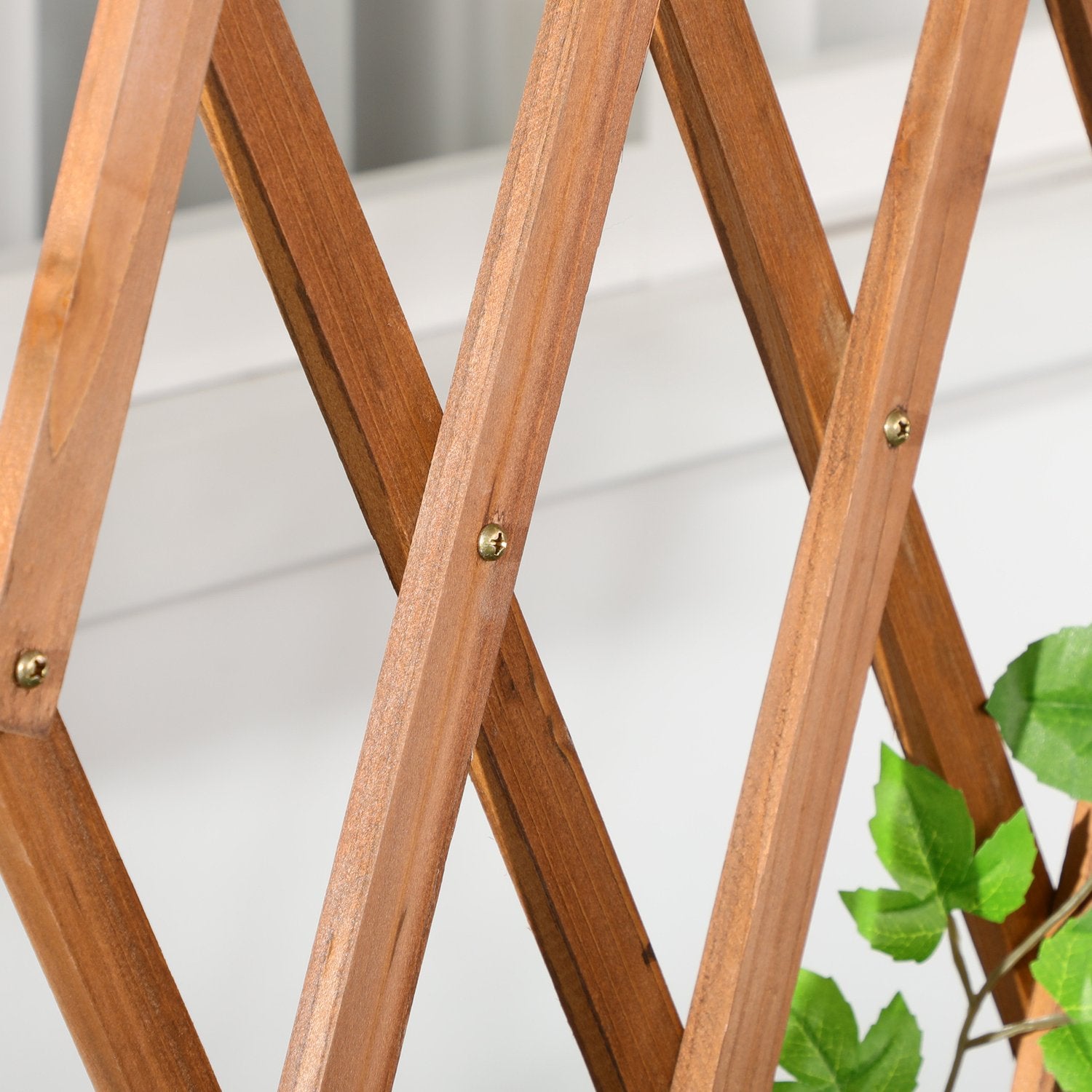 Upphöjd trädgårdssäng med spaljé och hjul, massivt trä