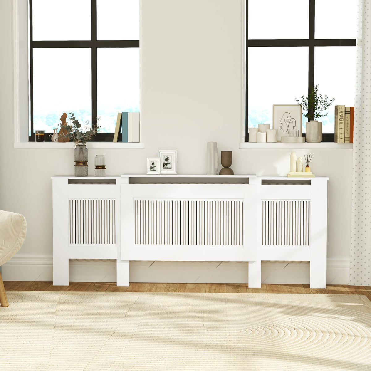 Utdragbart vitt kylarskydd med hylla, spaltdesign