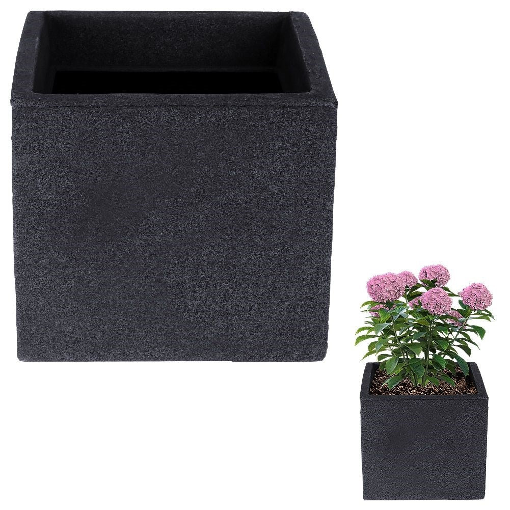 Väderbeständig blomkruka i stenimitation för utomhusbruk
