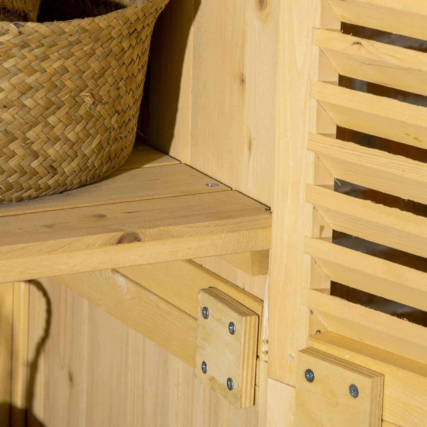 Verktygsbod i trä med asfalttak, 4 fack