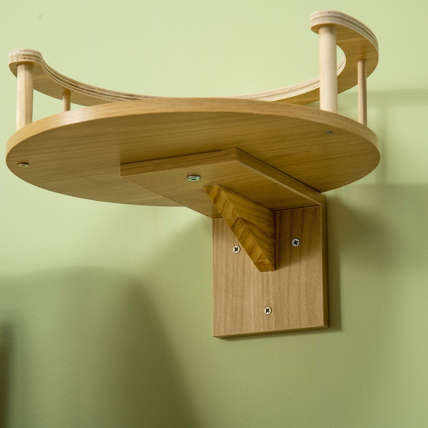 Vägghängd kattsäng med dyna, ek & kräm