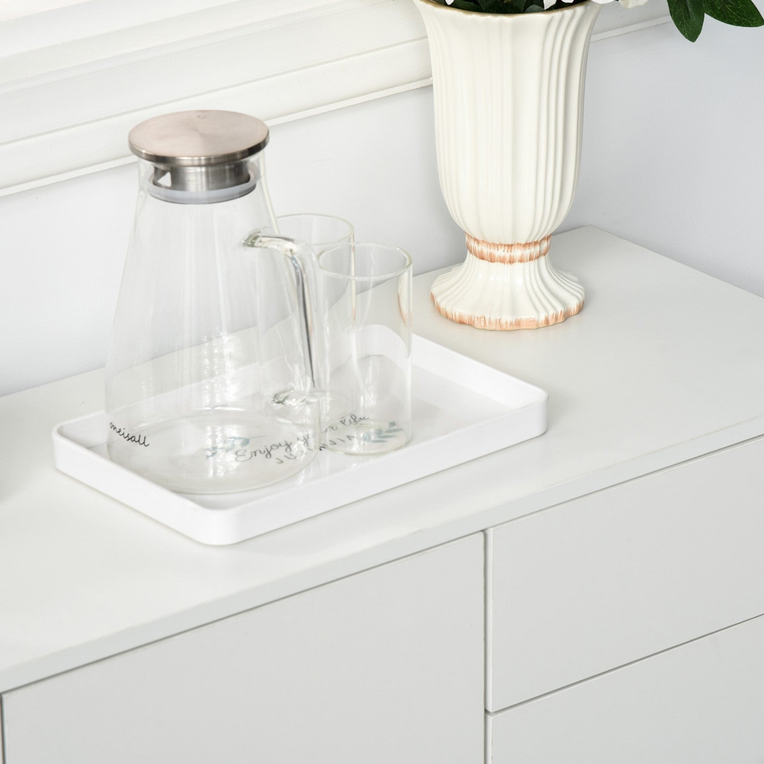 Vit sideboard byrå med 2 lådor & 3 dörrar